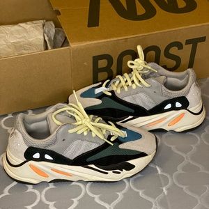 Adidas yeezy Boost 700 Wave runner.